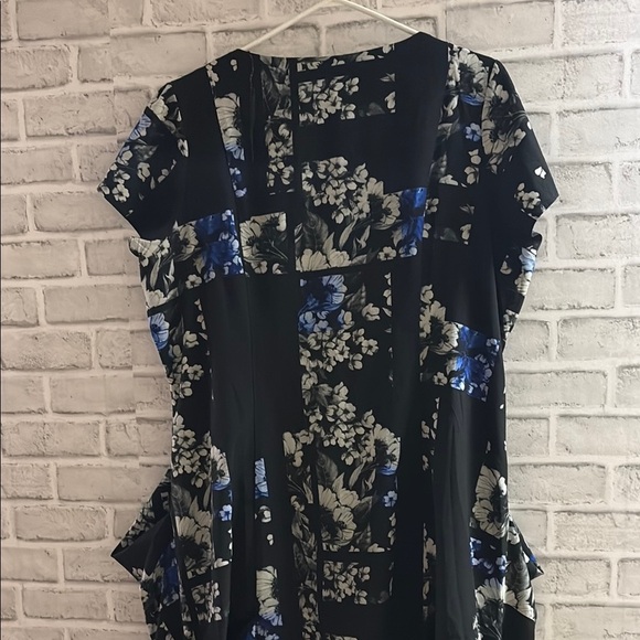City Chic Size 20  Black Floral Front Zip Pleated Tunic Dress With Pockets - Picture 5 of 8